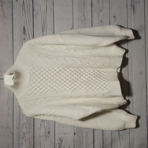 Lyla & Luxe Sweater - Picture 2 of 8